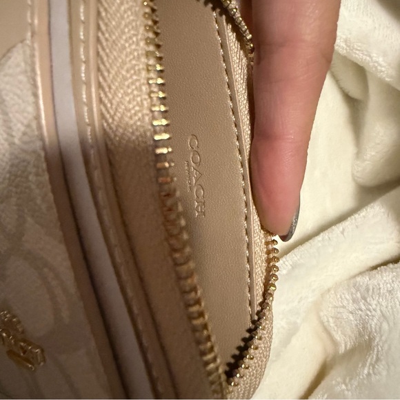 Coach Ivory Card Holder with Gold Chain - Picture 5 of 5